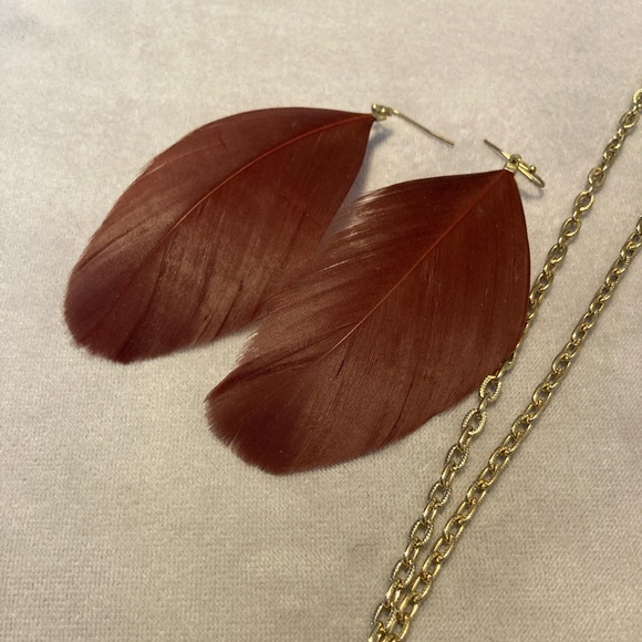 Red feather and gold necklace/earring set! - Picture 5 of 5